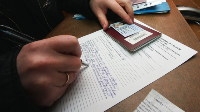 Какие документы необходимо оформлять иностранцам для легальной работы в России